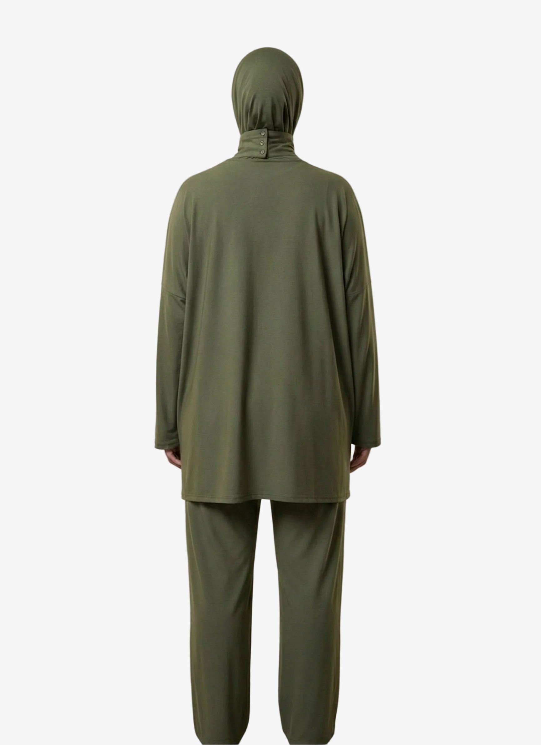 Femme portant un burkini 3 pièces vert avec cagoule intégrée vu de dos - silhouette complète coupe ample