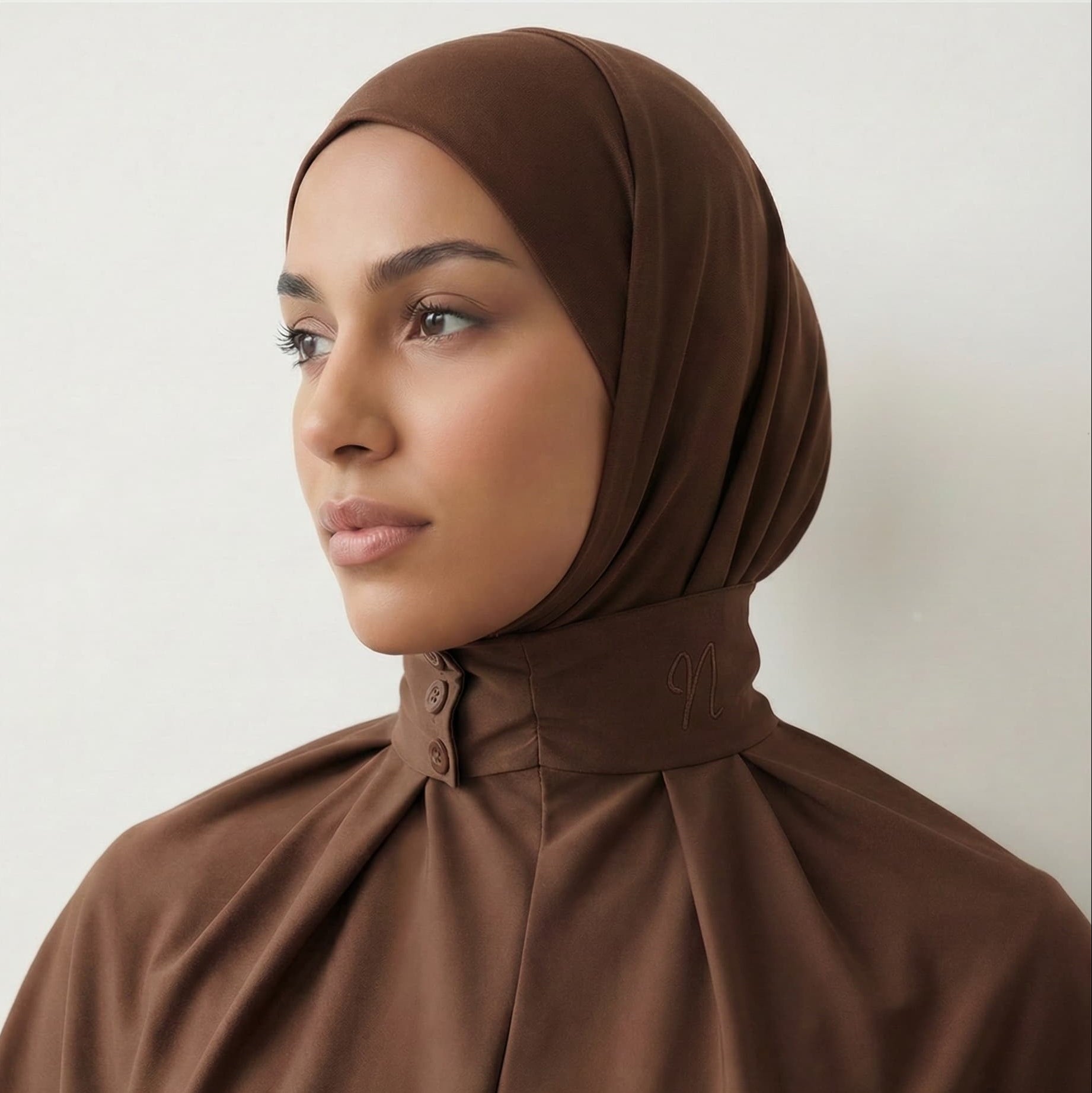 Hijab cagoule jersey premium marron - Vue de profil femme