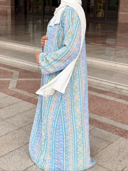Kimono abaya cristal bleu femme — tissu satiné broderies cristaux cousus main, cérémonie soirée