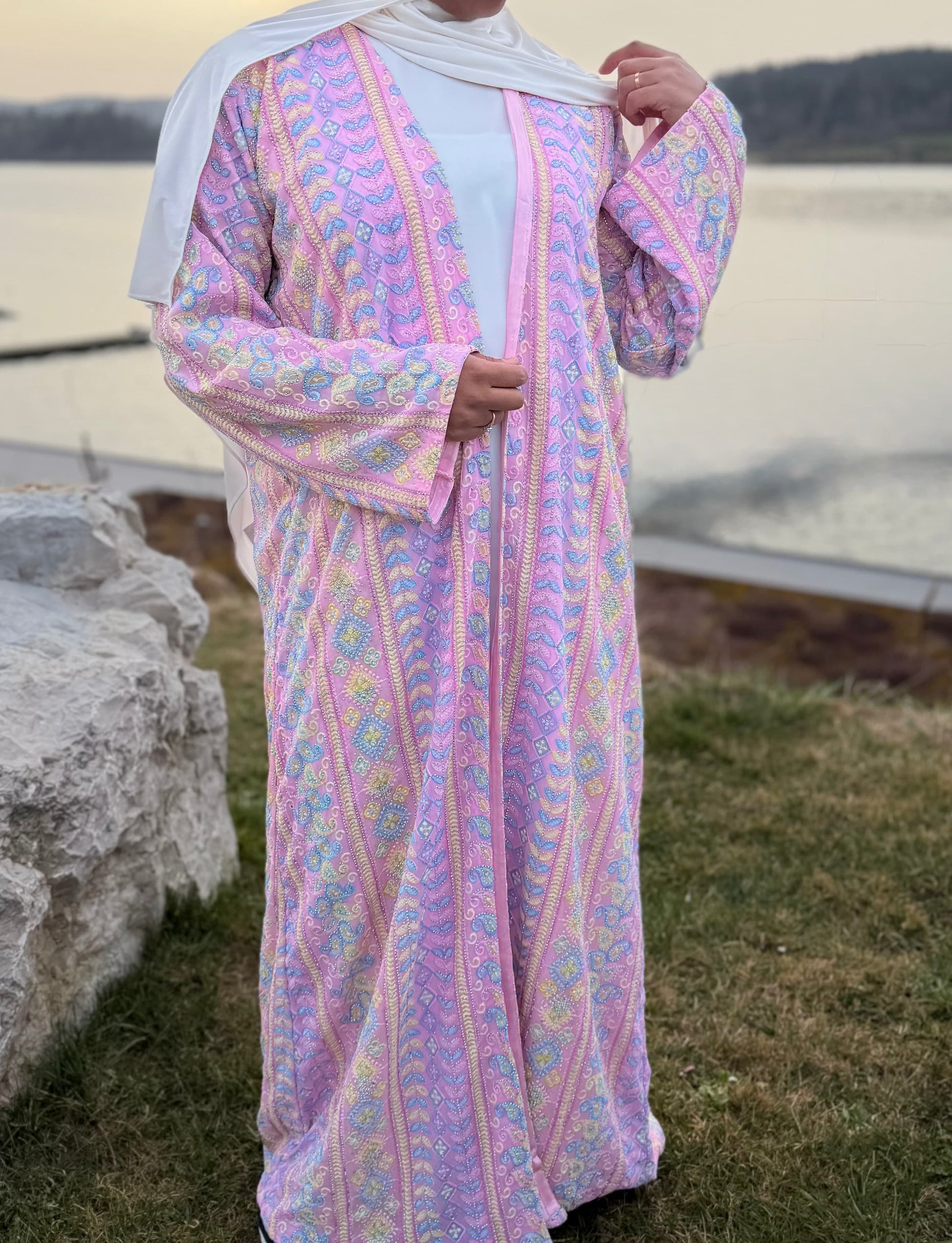 Kimono abaya cristal rose femme vue de face — pièce luxe mariage fiançailles Aid